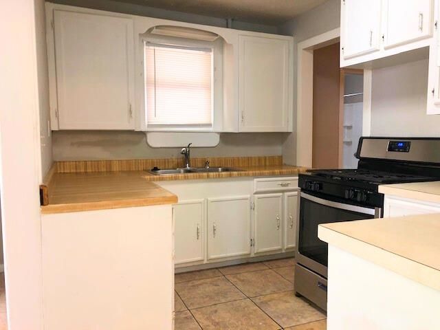 1933 S Palisade Ave., Wichita, KS 67213