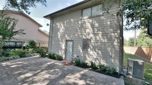 8003 Oakwood Forest Drive, Houston, TX 77040