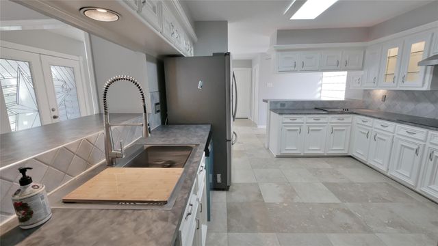 8003 Oakwood Forest Drive, Houston, TX 77040