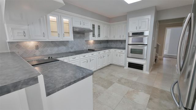 8003 Oakwood Forest Drive, Houston, TX 77040