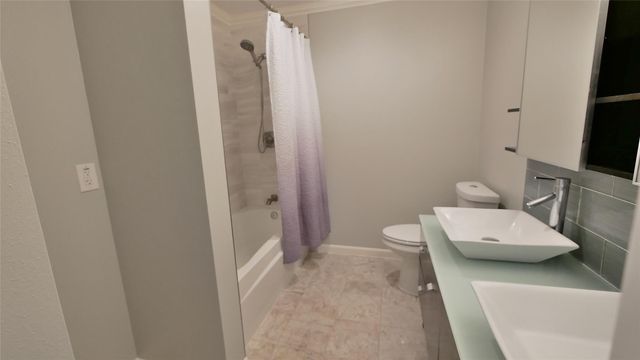 8003 Oakwood Forest Drive, Houston, TX 77040