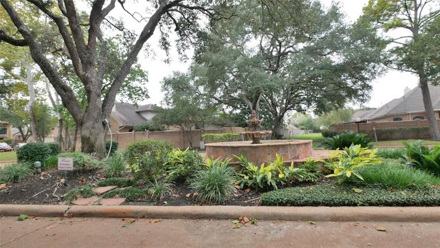 8003 Oakwood Forest Drive, Houston, TX 77040