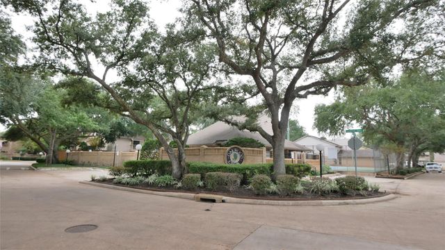 8003 Oakwood Forest Drive, Houston, TX 77040