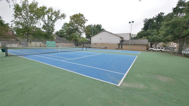 8003 Oakwood Forest Drive, Houston, TX 77040