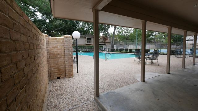 8003 Oakwood Forest Drive, Houston, TX 77040