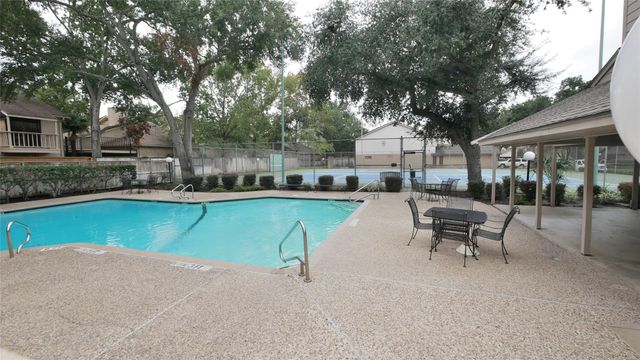 8003 Oakwood Forest Drive, Houston, TX 77040