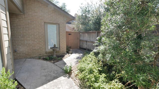 8003 Oakwood Forest Drive, Houston, TX 77040