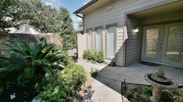 8003 Oakwood Forest Drive, Houston, TX 77040