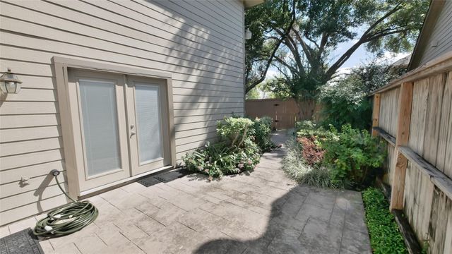 8003 Oakwood Forest Drive, Houston, TX 77040