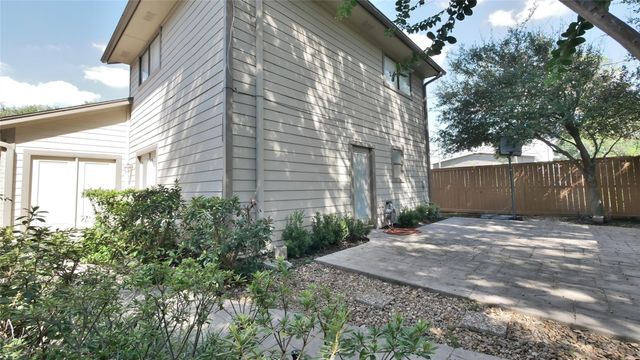8003 Oakwood Forest Drive, Houston, TX 77040