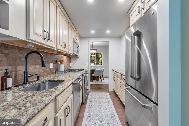 1518 FARSTA CT, Reston, VA 20190