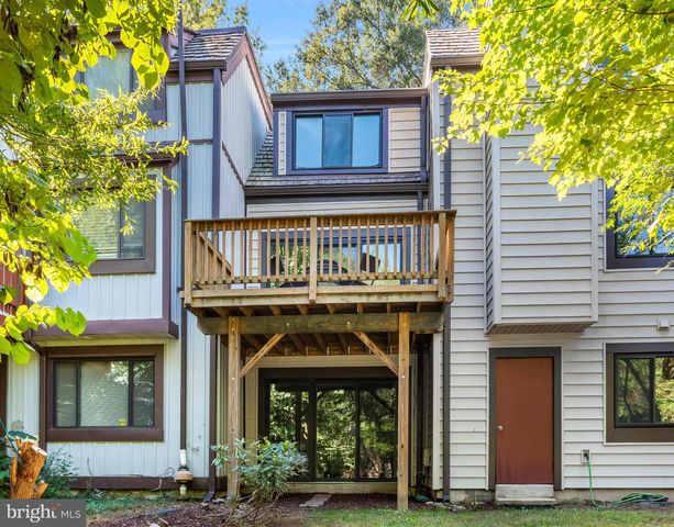 1518 FARSTA CT, Reston, VA 20190