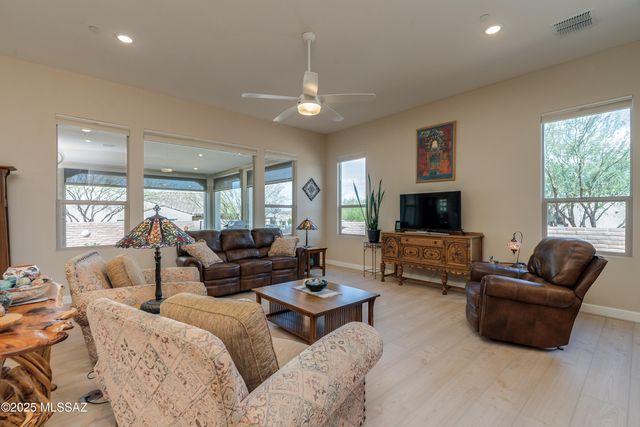 495 N Hale Drive, Green Valley, AZ 85614