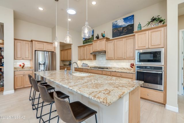 495 N Hale Drive, Green Valley, AZ 85614