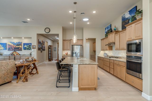 495 N Hale Drive, Green Valley, AZ 85614