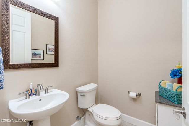 495 N Hale Drive, Green Valley, AZ 85614