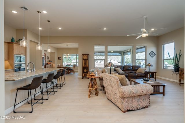 495 N Hale Drive, Green Valley, AZ 85614