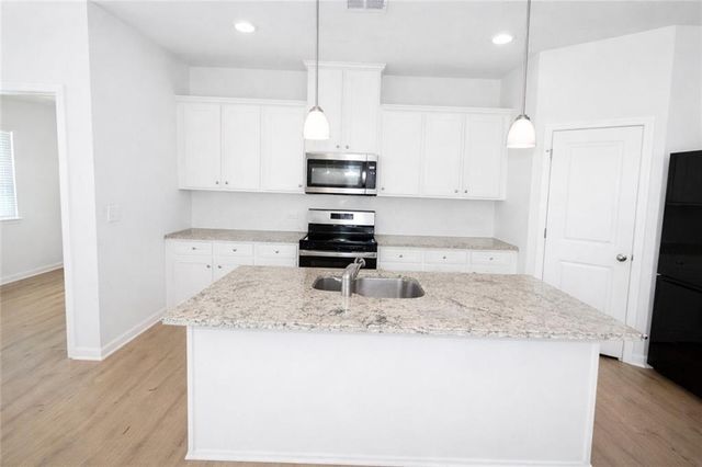 615 Clark Lake Estates Drive, Grayson, GA 30017