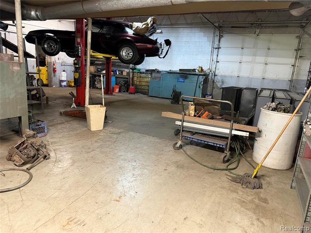 1570 Baldwin Avenue, Pontiac, MI 48340