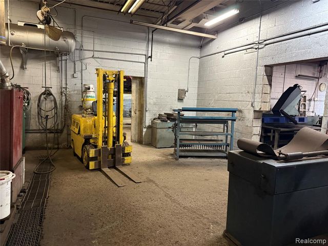 1570 Baldwin Avenue, Pontiac, MI 48340