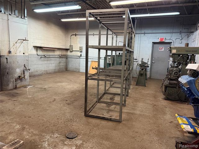 1570 Baldwin Avenue, Pontiac, MI 48340