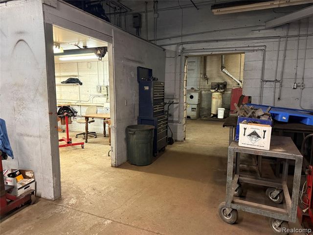 1570 Baldwin Avenue, Pontiac, MI 48340