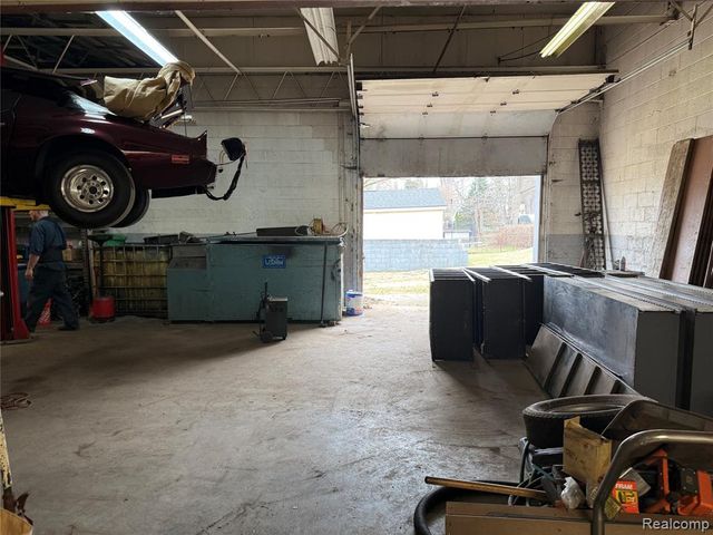 1570 Baldwin Avenue, Pontiac, MI 48340