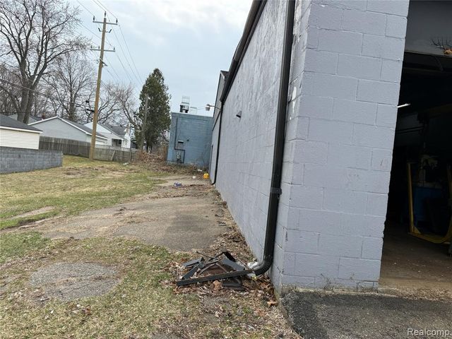 1570 Baldwin Avenue, Pontiac, MI 48340