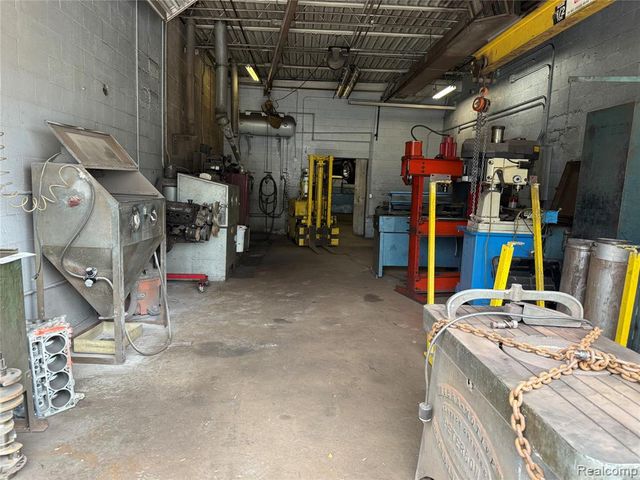 1570 Baldwin Avenue, Pontiac, MI 48340