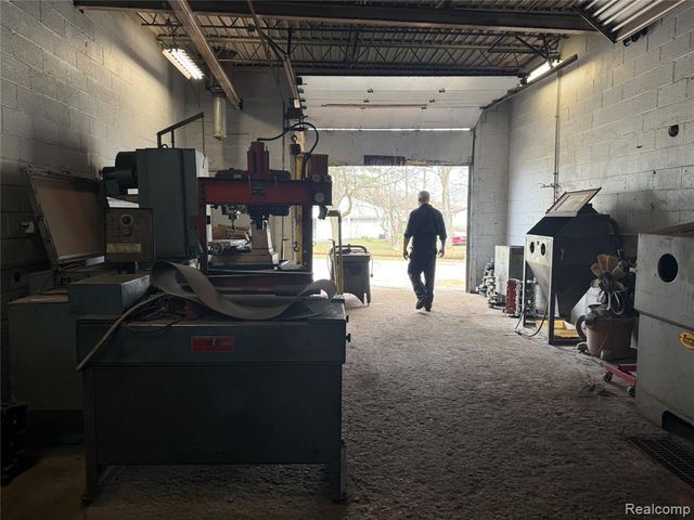 1570 Baldwin Avenue, Pontiac, MI 48340