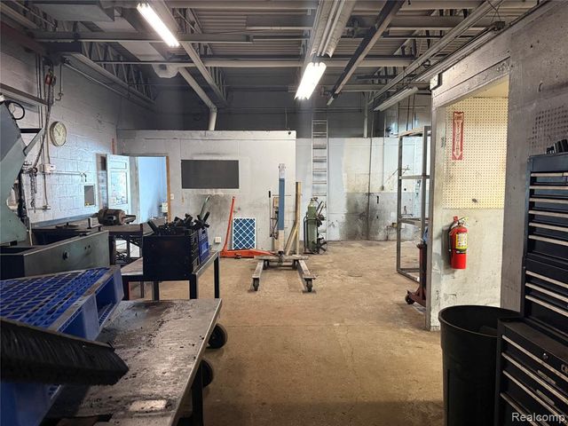 1570 Baldwin Avenue, Pontiac, MI 48340