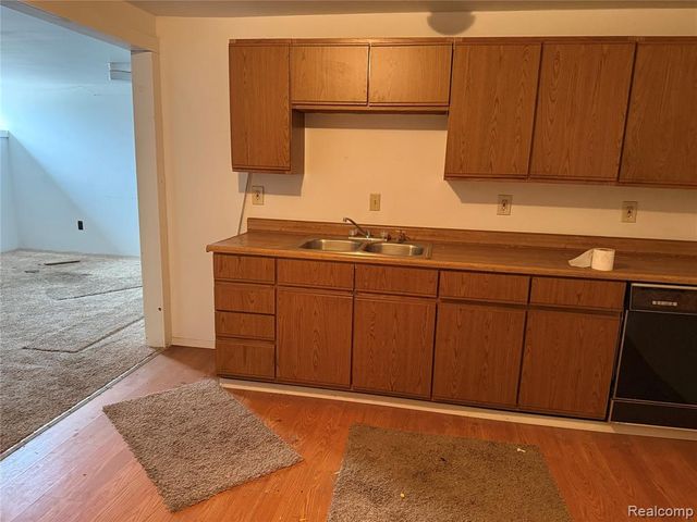 1570 Baldwin Avenue, Pontiac, MI 48340