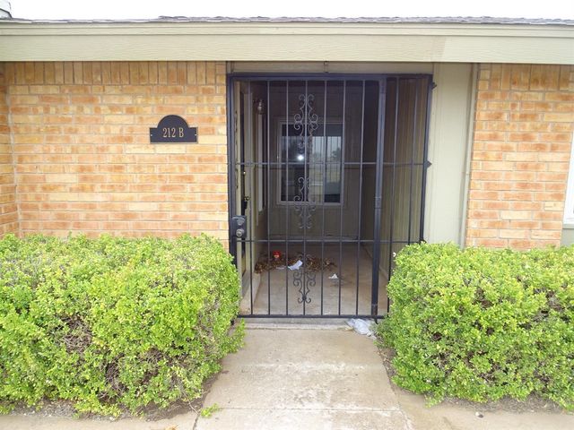 212 N Troy, B, Lubbock, TX 79416