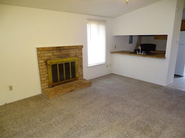 212 N Troy, B, Lubbock, TX 79416