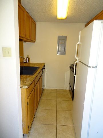 212 N Troy, B, Lubbock, TX 79416