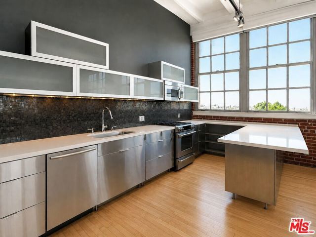 1850 Industrial Street 411, Los Angeles, CA 90021