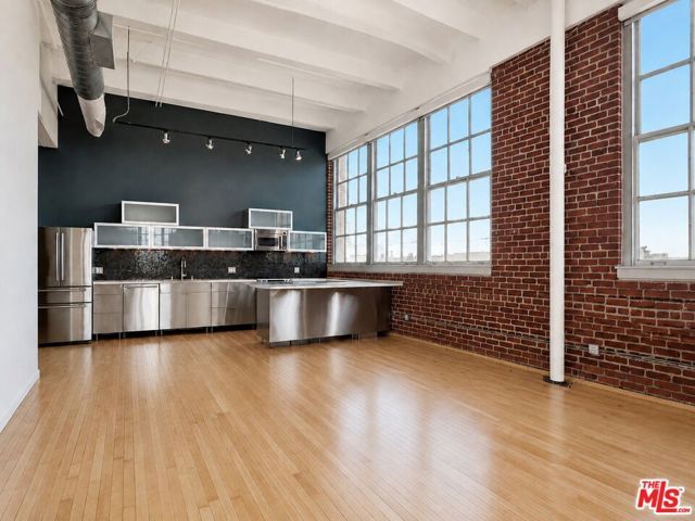 1850 Industrial Street 411, Los Angeles, CA 90021