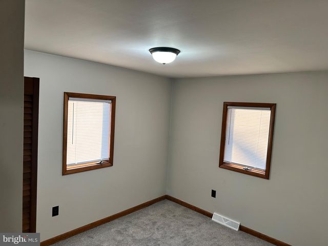 20 UNIVERSITY DR, Pennsville, NJ 08070