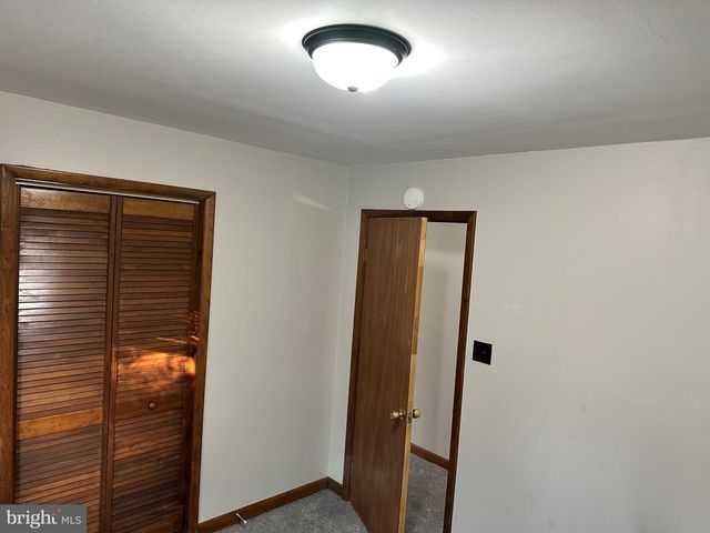 20 UNIVERSITY DR, Pennsville, NJ 08070