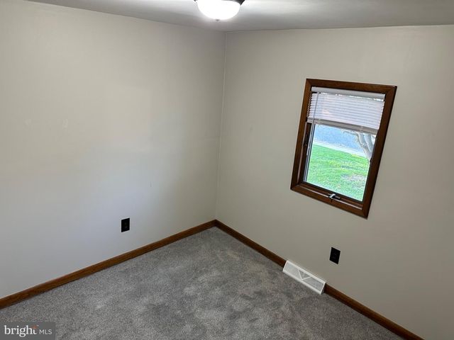 20 UNIVERSITY DR, Pennsville, NJ 08070