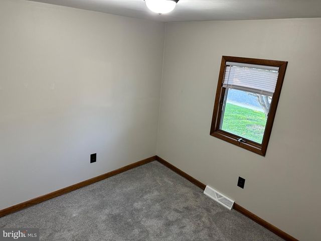 20 UNIVERSITY DR, Pennsville, NJ 08070