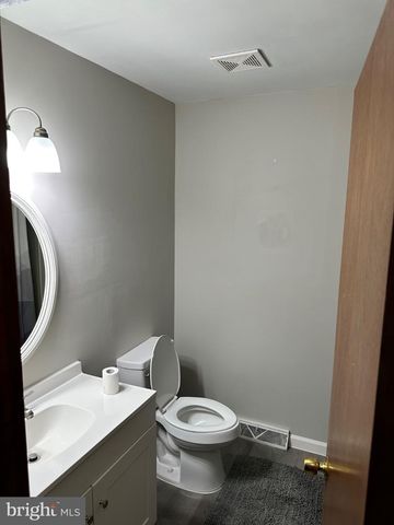 20 UNIVERSITY DR, Pennsville, NJ 08070
