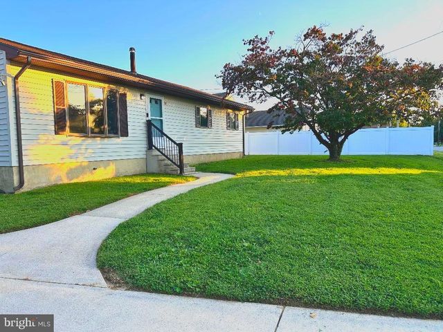 20 UNIVERSITY DR, Pennsville, NJ 08070