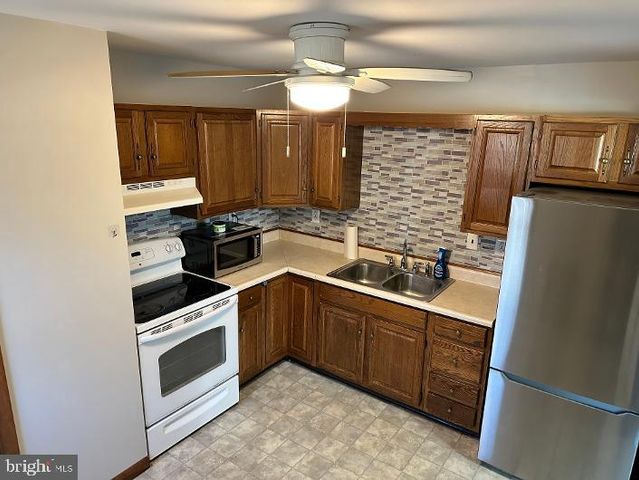 20 UNIVERSITY DR, Pennsville, NJ 08070