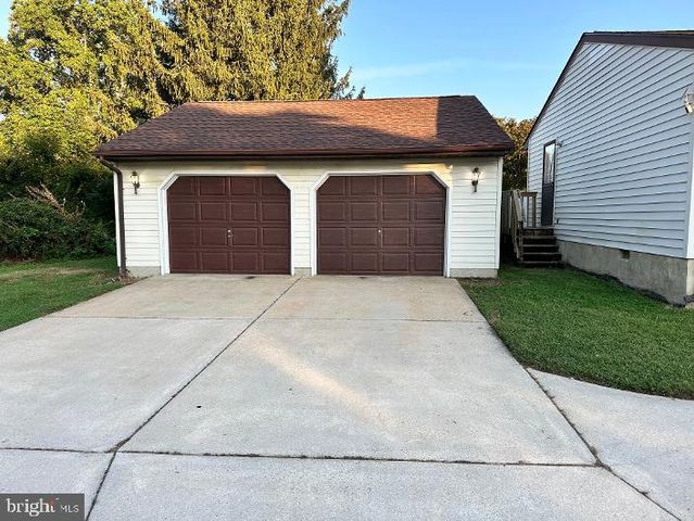 20 UNIVERSITY DR, Pennsville, NJ 08070