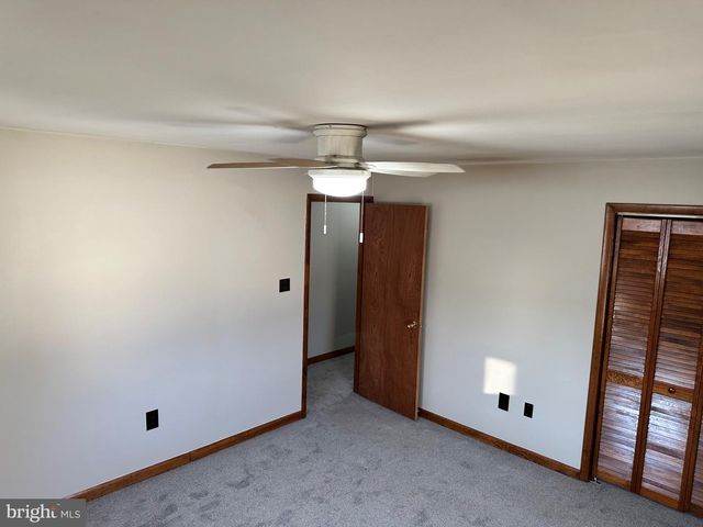 20 UNIVERSITY DR, Pennsville, NJ 08070