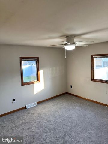 20 UNIVERSITY DR, Pennsville, NJ 08070