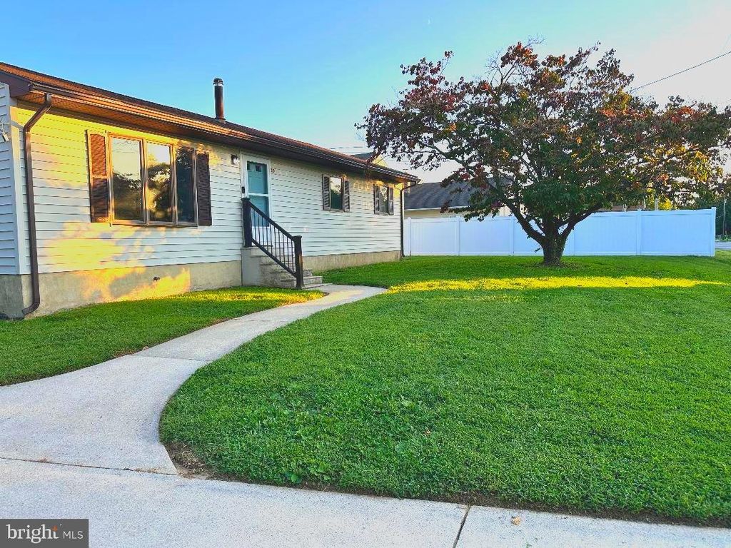 20 UNIVERSITY DR, PENNSVILLE, NJ 08070 — photo 2