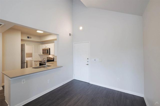 12215 Hunters Chase DR S-7303S, Austin, TX 78729