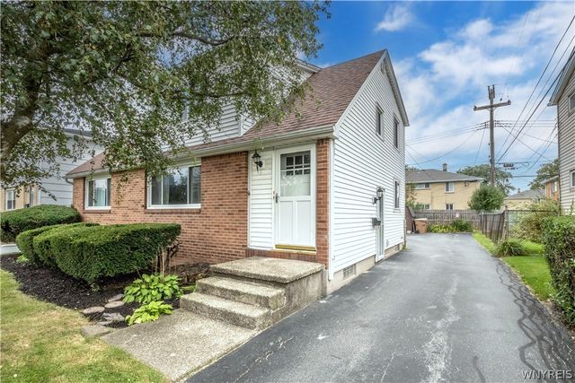 31 Wellington Road, Cheektowaga, NY 14225